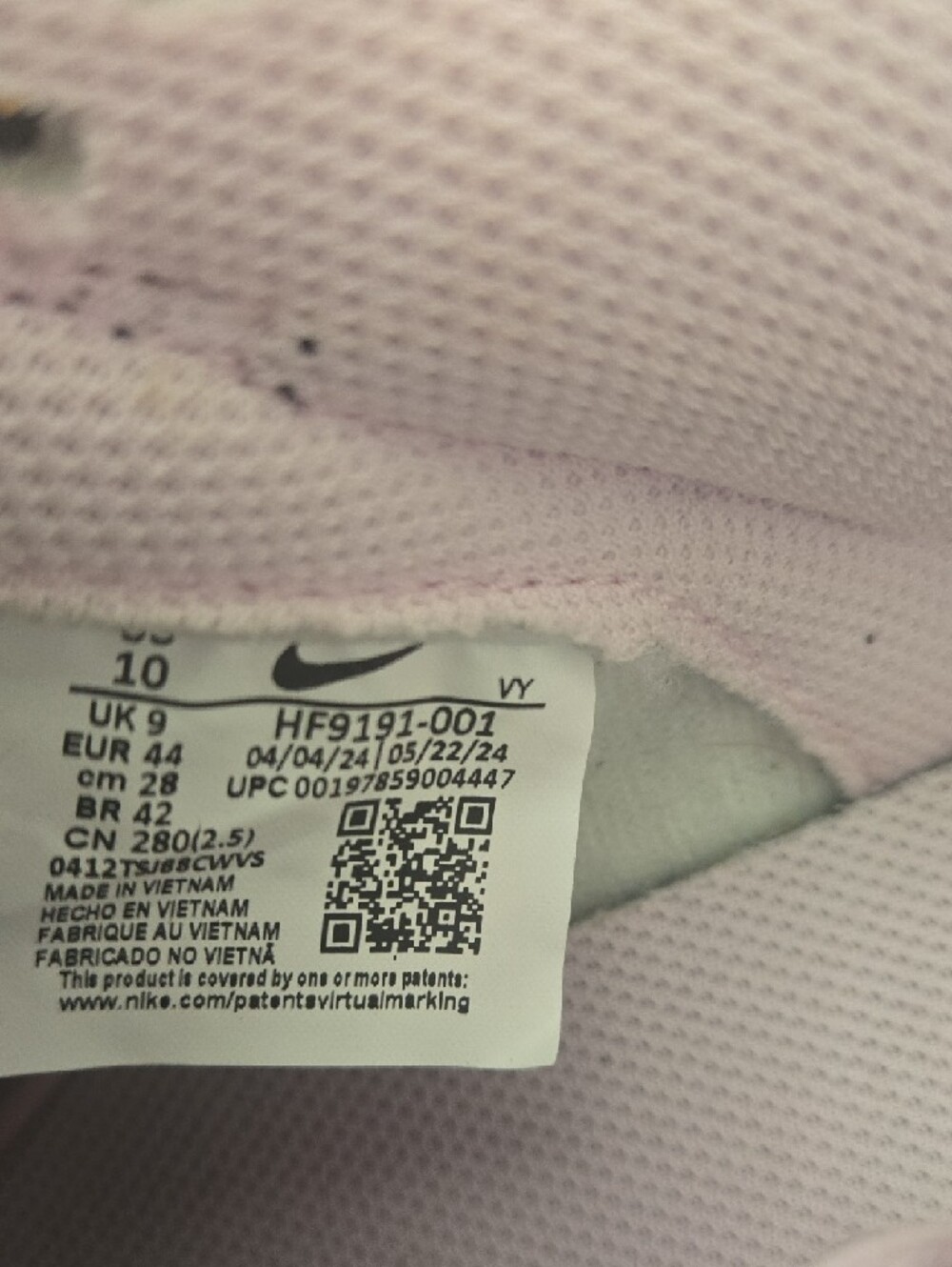 Nike Dunk Low Pink and Black Croc-Textured Size 10 EXCELLENT CONDITON - Picture 2 of 8